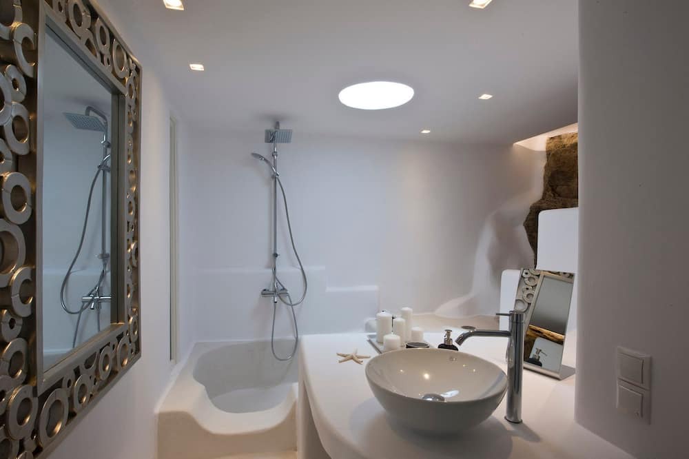 Photo of Bathroom in Tourlos