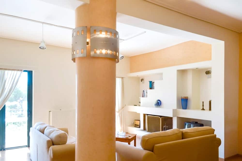 Photo of Livingroom in Karystos