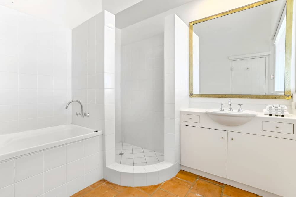 Photo of Bathroom in Sunshine Beach