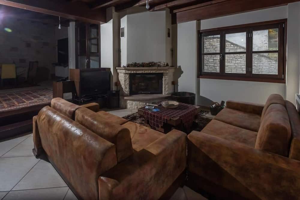 Photo of Livingroom in Karpenisi