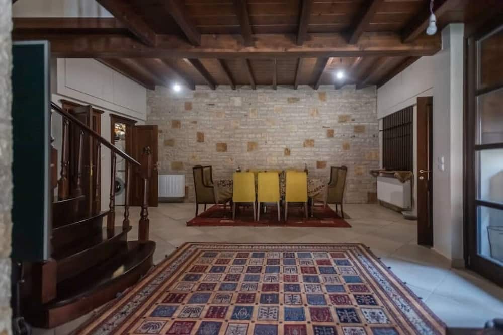 Photo of Livingroom in Karpenisi