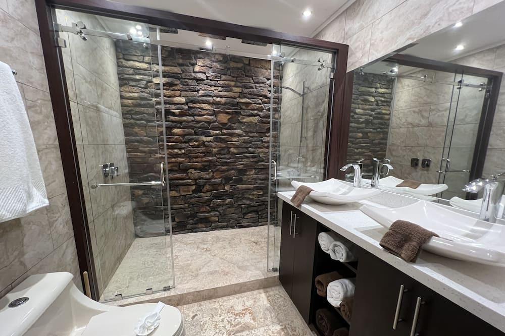 Photo of Bathroom in Barrio Los Villalobos