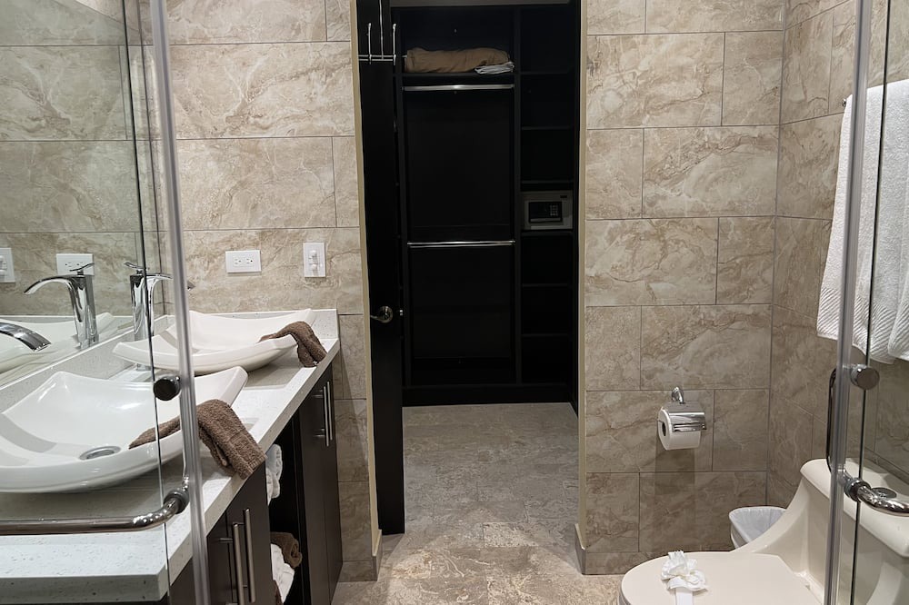 Photo of Bathroom in Barrio Los Villalobos