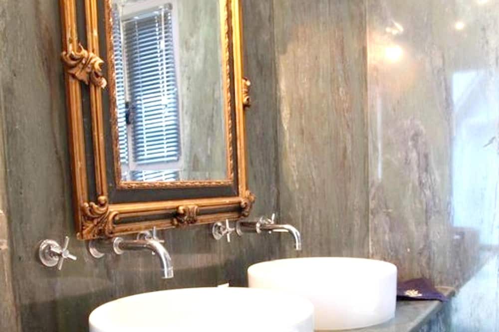 Photo of Bathroom in Eretria