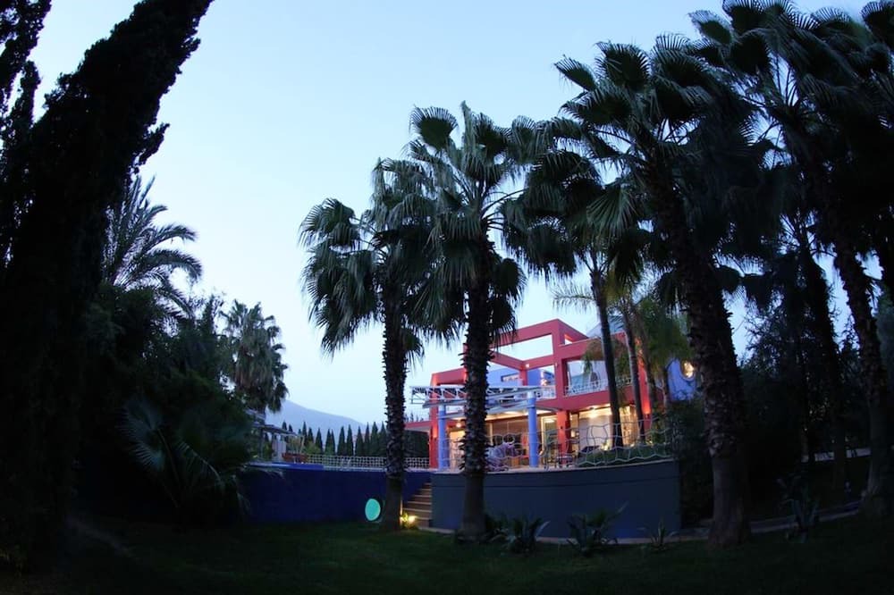 Photo of Others in Eretria