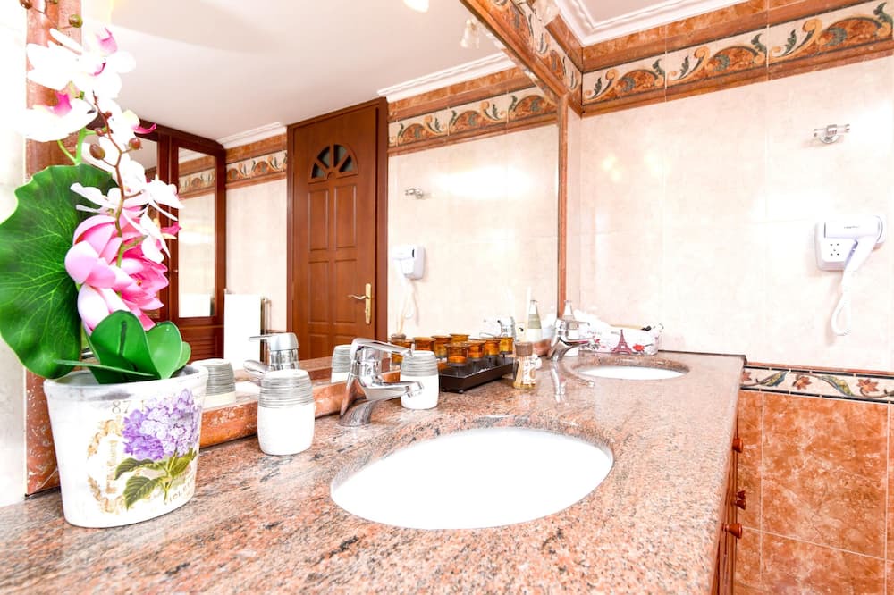 Photo of Bathroom in Kropia
