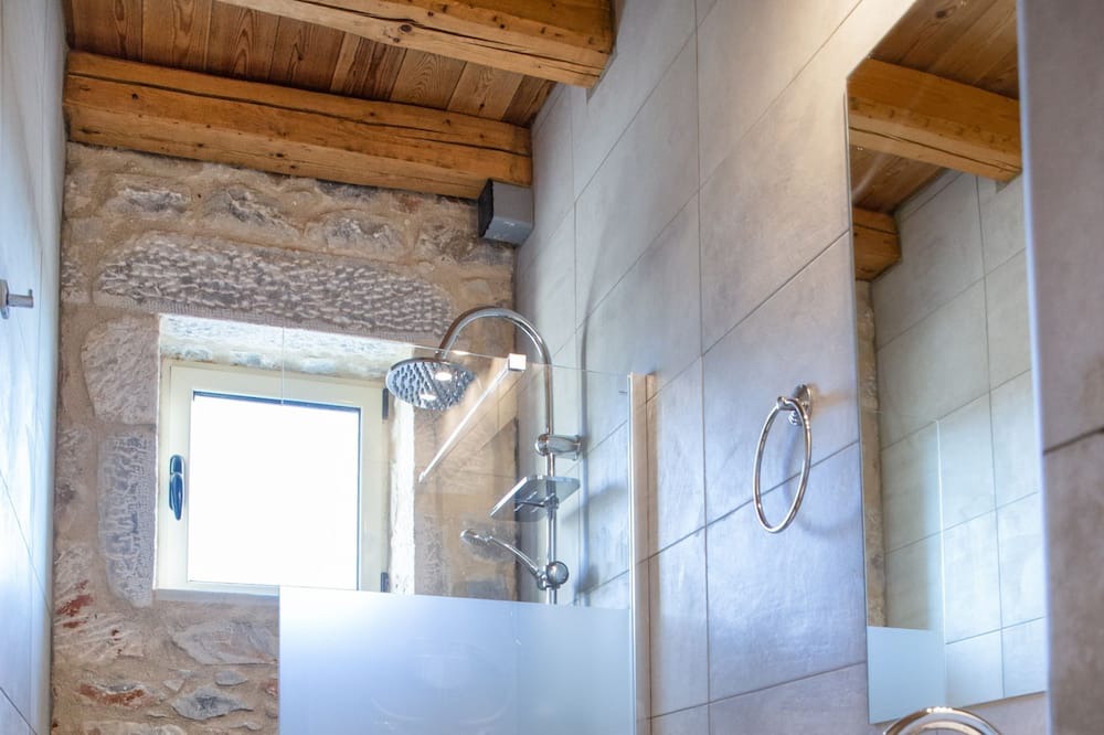 Photo of Bathroom in Omales
