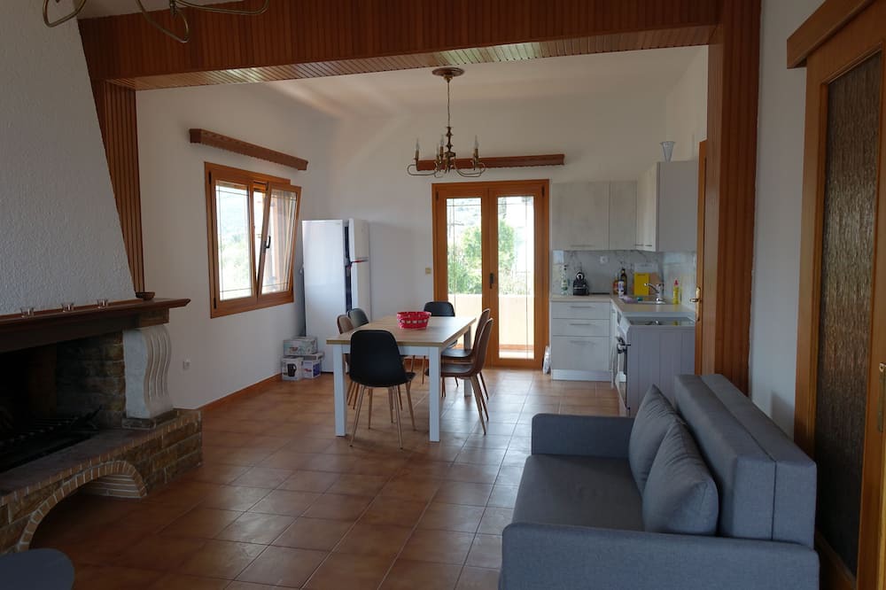 Photo of Livingroom in Troizinia