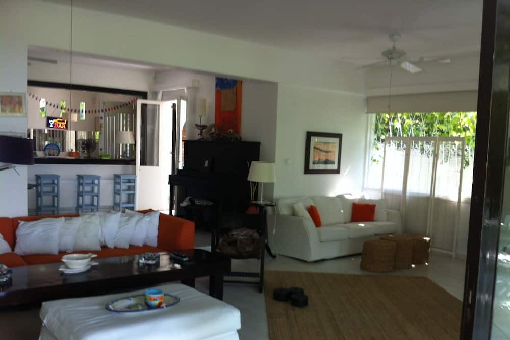 Photo of Livingroom in Dirfys-Messapia