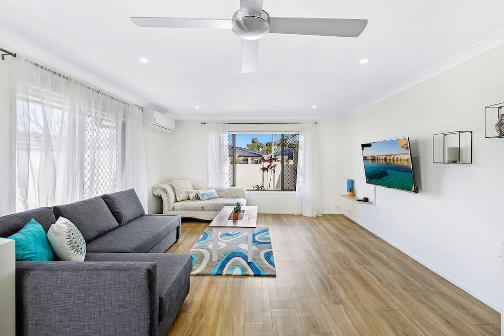 Photo of Livingroom in Broadbeach Waters