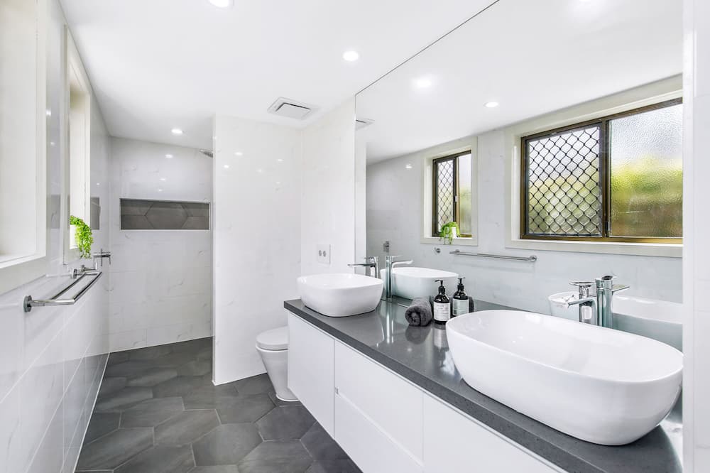Photo of Bathroom in Broadbeach Waters