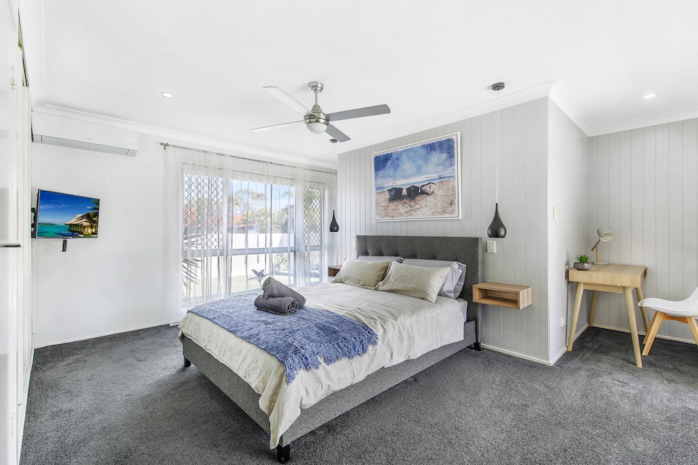 Photo of Bedroom in Broadbeach Waters