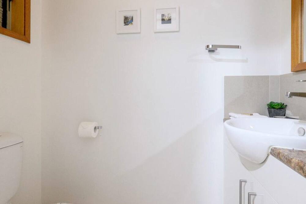 Photo of Bathroom in Point Lookout