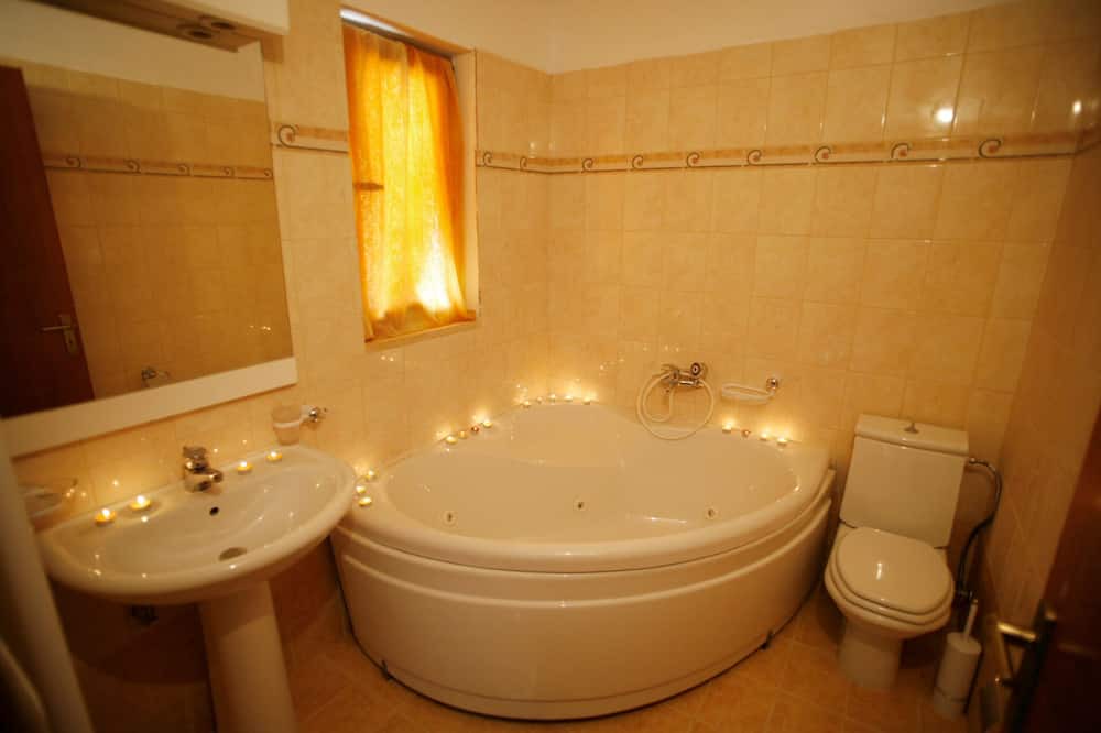 Photo of Bathroom in Katokhorion