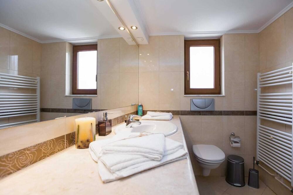 Photo of Bathroom in Asgourou