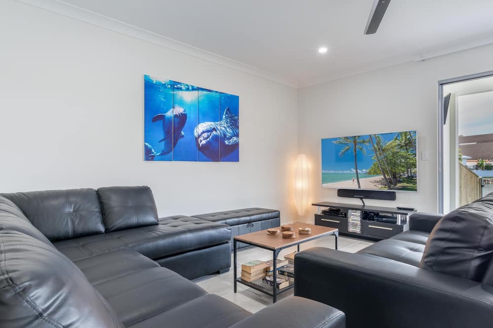 Photo of Livingroom in Trinity Beach