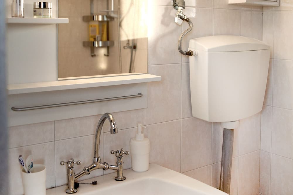 Photo of Bathroom in East Mani