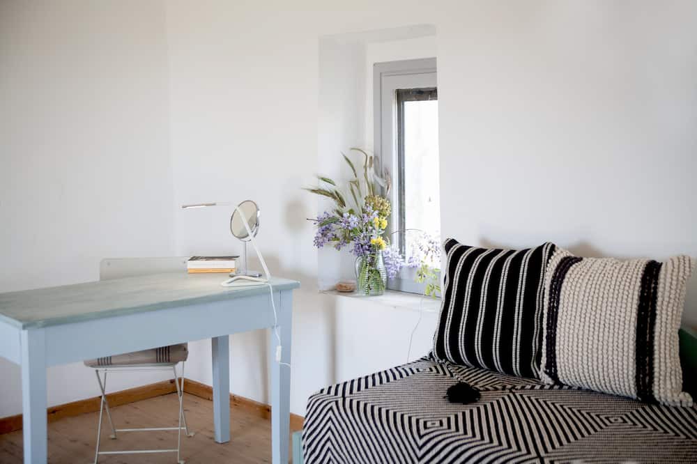 Photo of Livingroom in East Mani