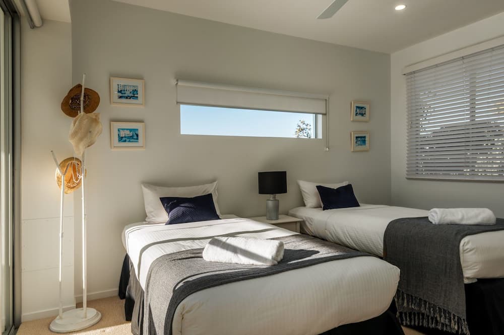 Photo of Bedroom in Castaways Beach