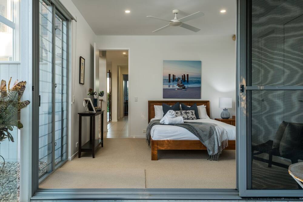 Photo of Bedroom in Castaways Beach