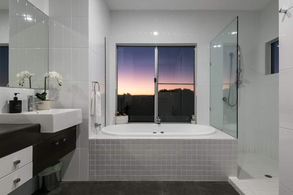 Photo of Bathroom in Castaways Beach