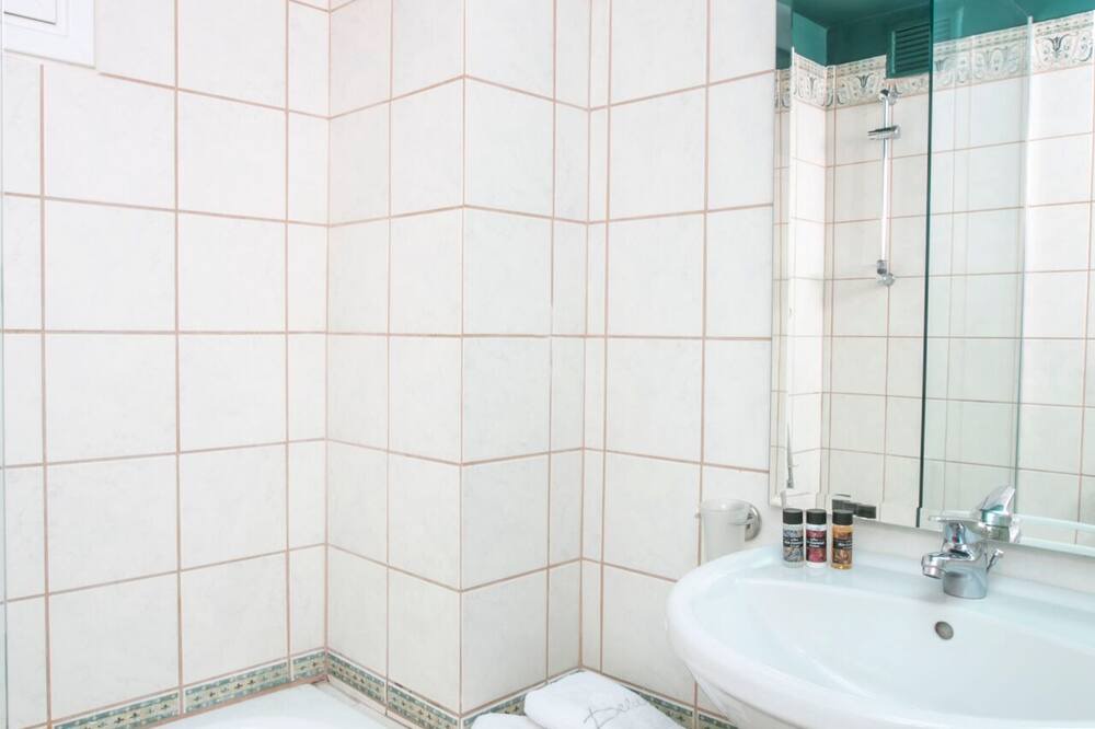 Photo of Bathroom in Ilisia