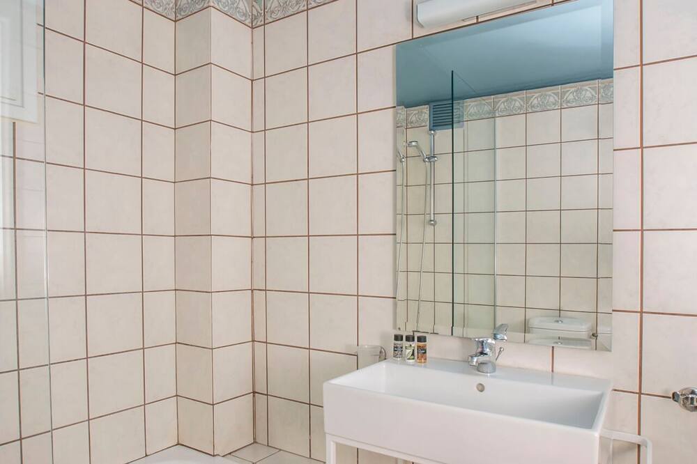 Photo of Bathroom in Ilisia