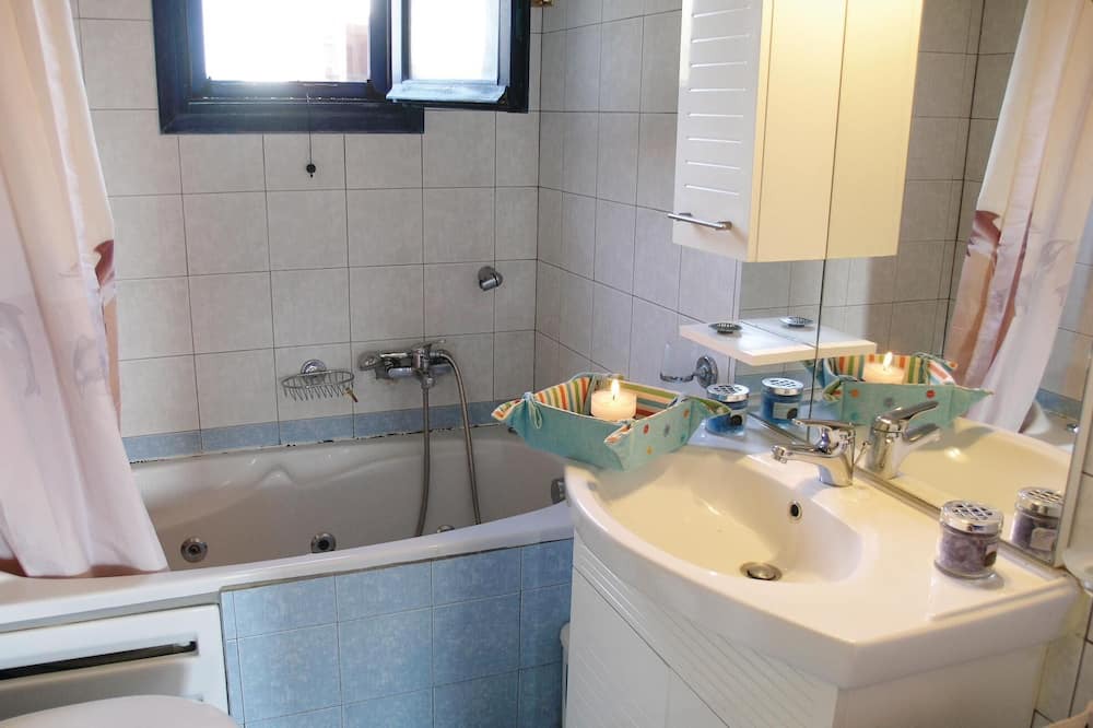 Photo of Bathroom in Eretria