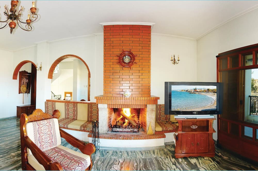 Photo of Bedroom in Assos-Lechaio
