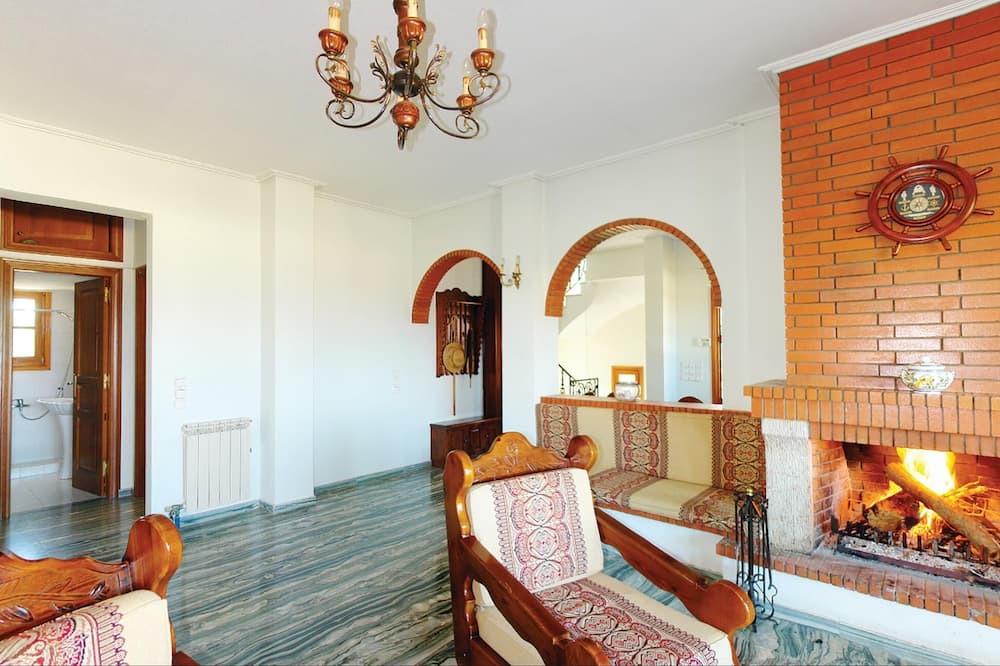 Photo of Bedroom in Assos-Lechaio