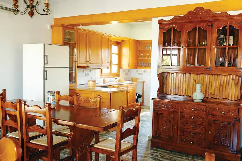 Photo of Bedroom in Assos-Lechaio