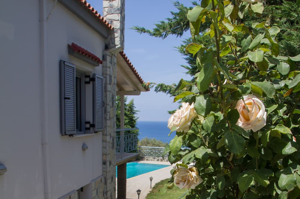 Photo of Outdoor in Melissi