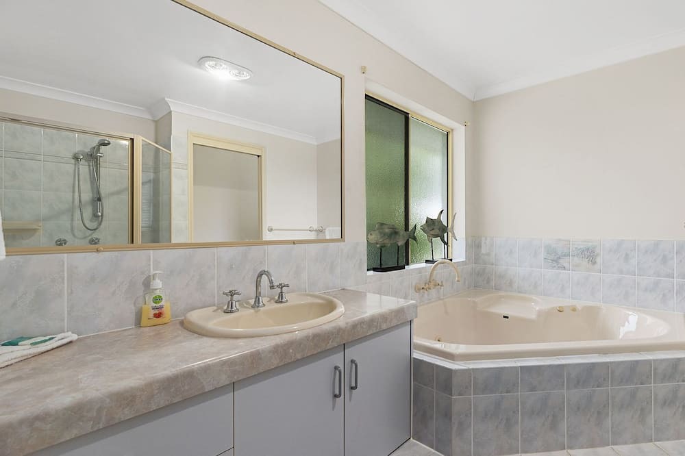 Photo of Bathroom in Castaways Beach
