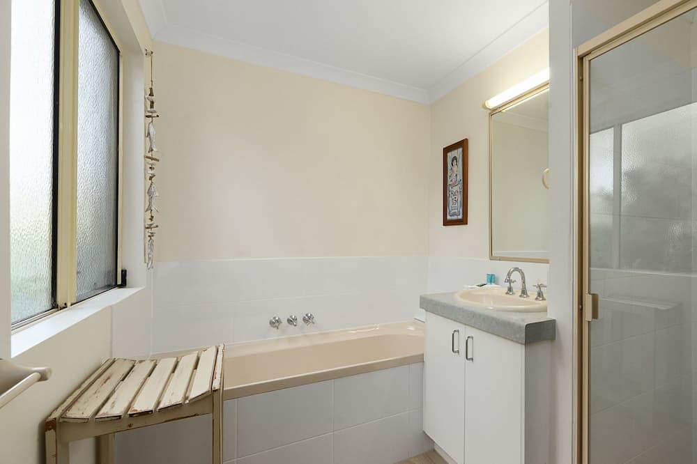 Photo of Bathroom in Castaways Beach