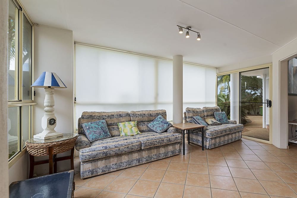 Photo of Livingroom in Castaways Beach
