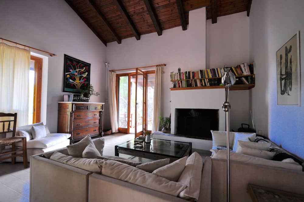 Photo of Livingroom in Gialtra