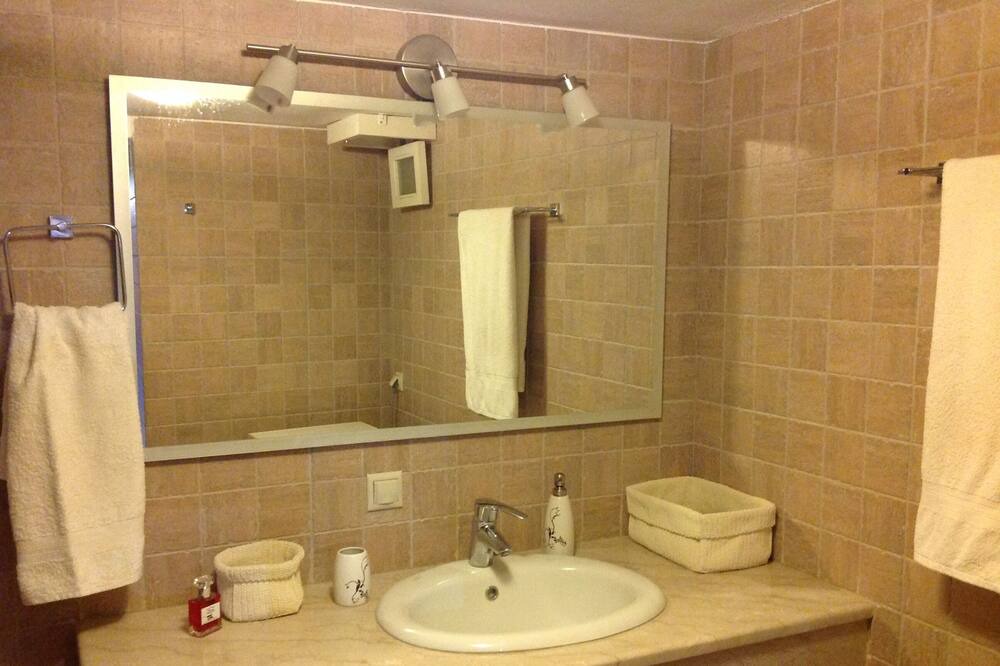 Photo of Bathroom in Kefalari