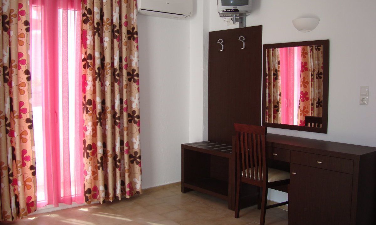 Photo of Bedroom in Ornos
