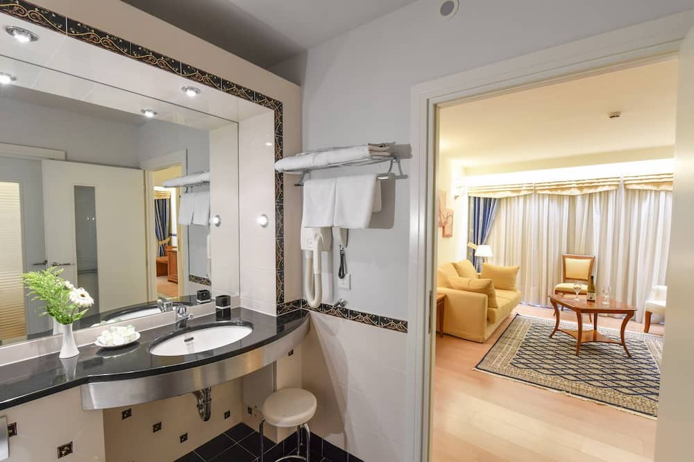Photo of Bathroom in Lakopetra