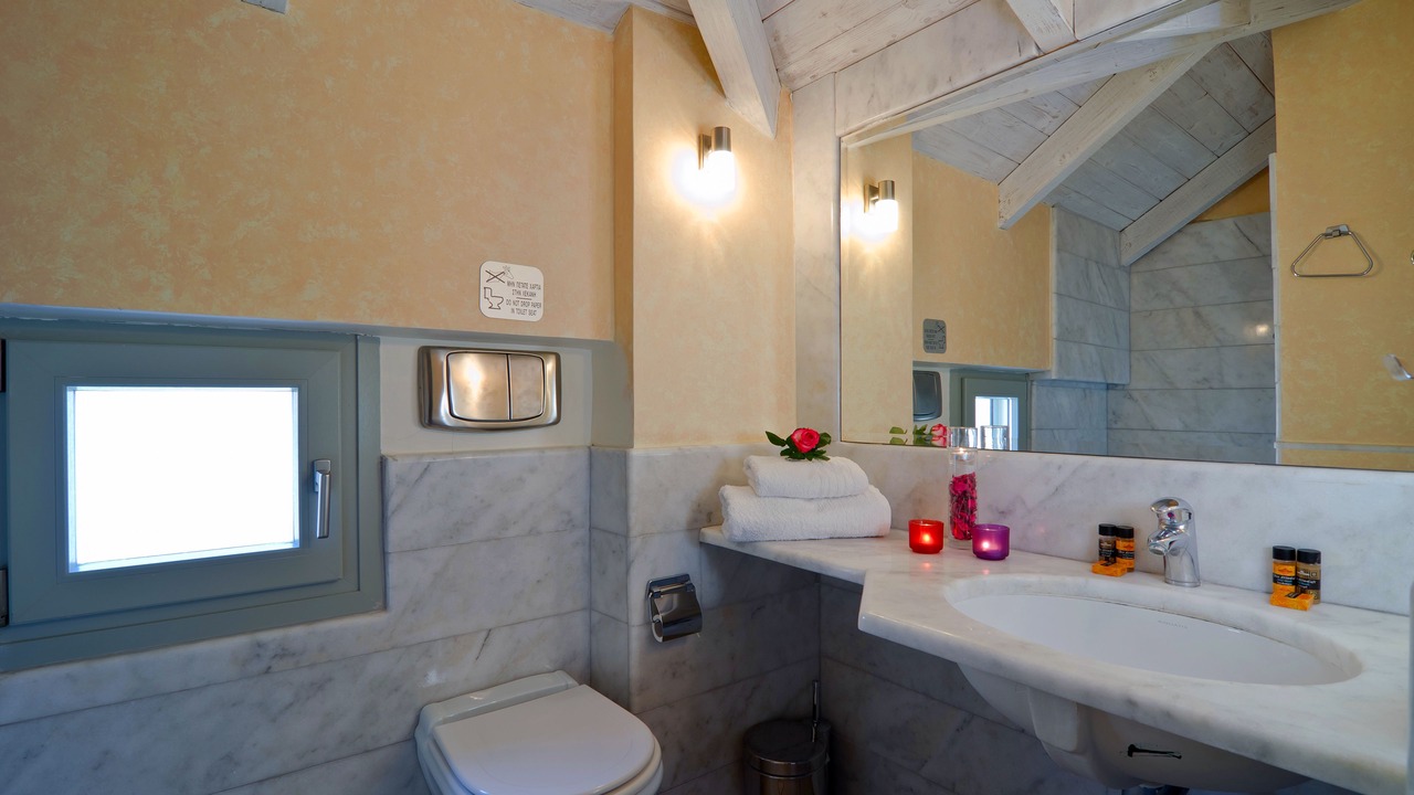Photo of Bathroom in Longos
