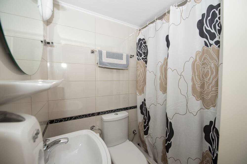 Photo of Bathroom in Eretria