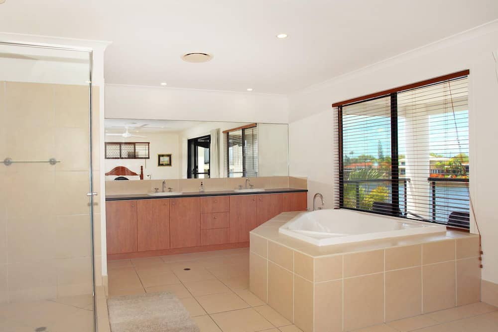 Photo of Bathroom in Parrearra
