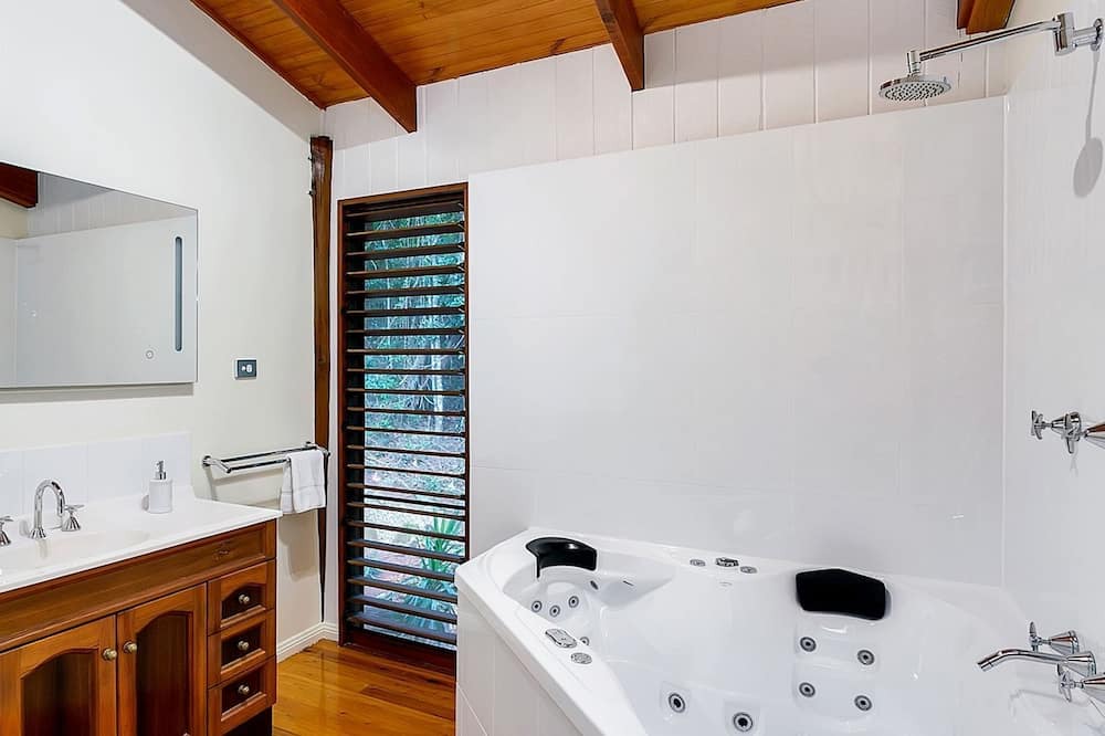 Photo of Bathroom in Barron Gorge