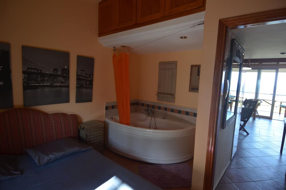 Photo of Bedroom in Marmari