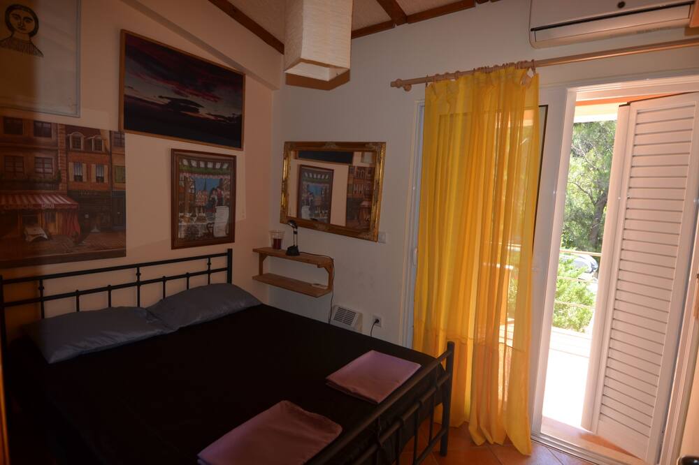 Photo of Bedroom in Marmari