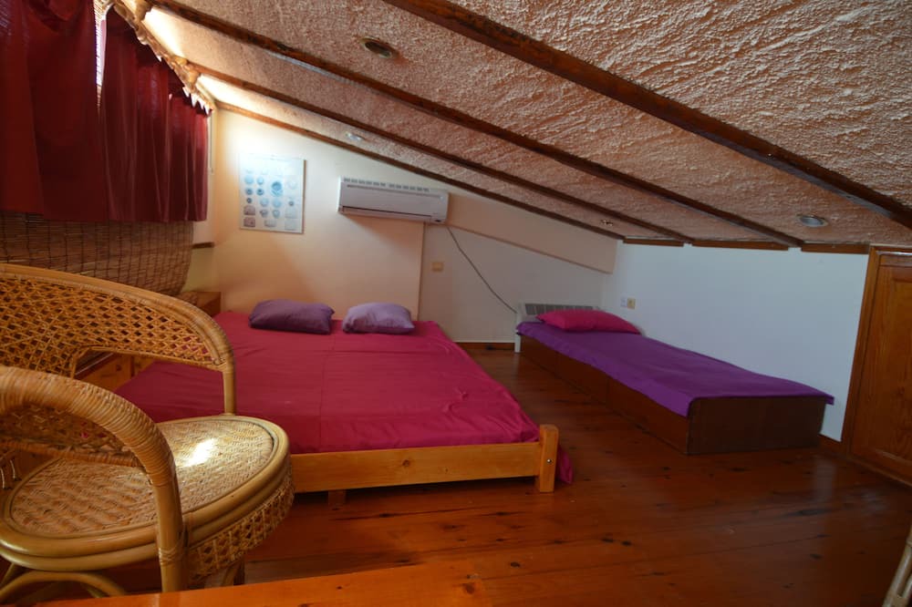 Photo of Bedroom in Marmari