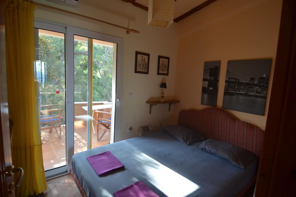 Photo of Bedroom in Marmari
