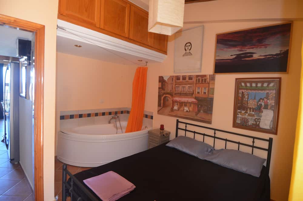 Photo of Bedroom in Marmari
