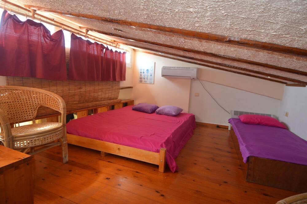 Photo of Bedroom in Marmari