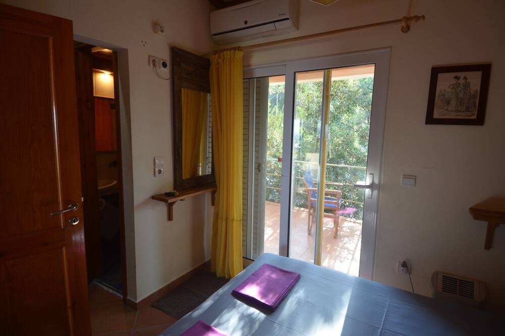 Photo of Bedroom in Marmari